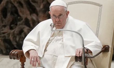 El papa Francisco revela la enfermedad que lo obliga a cancelar sus reuniones y le impide leer: Dice padecer de Bronquitis