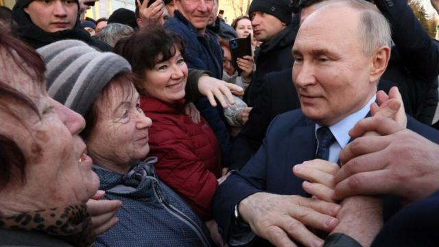 Vladímir Putin lidera en las presidenciales de Rusia con más del 87% de los votos
