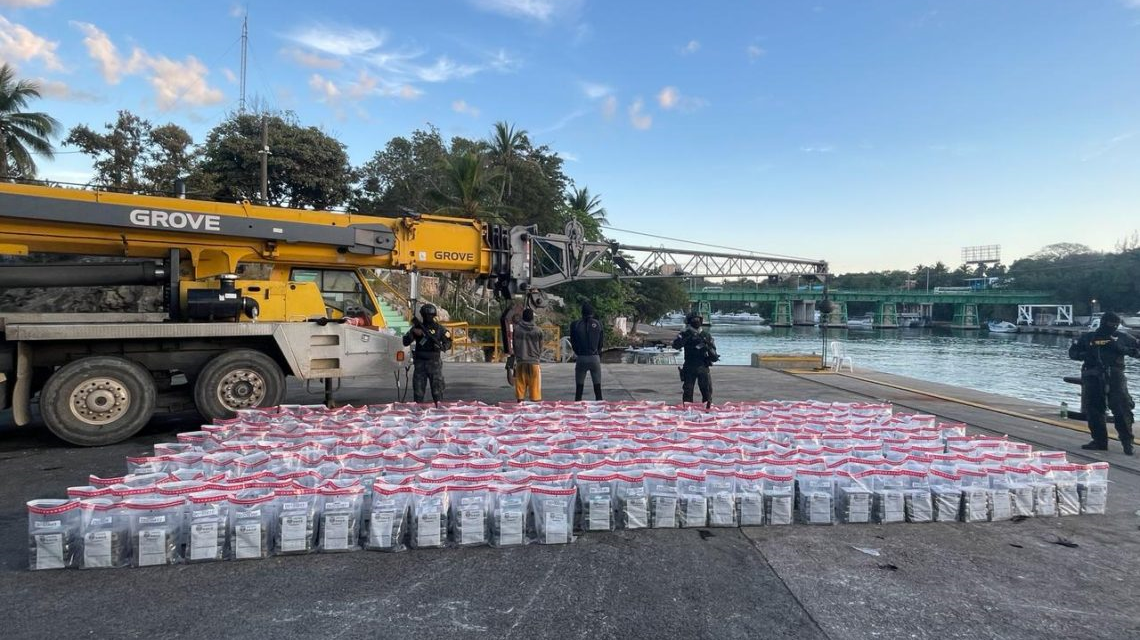 DNCD Ocupa 1.4 toneladas de coca en las costas de la Romana
