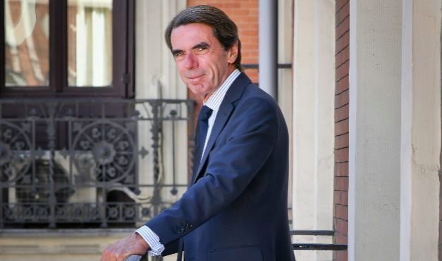 España: José María Aznar arremete contra la «comedia de caudillismo lacrimógena» de Sánchez