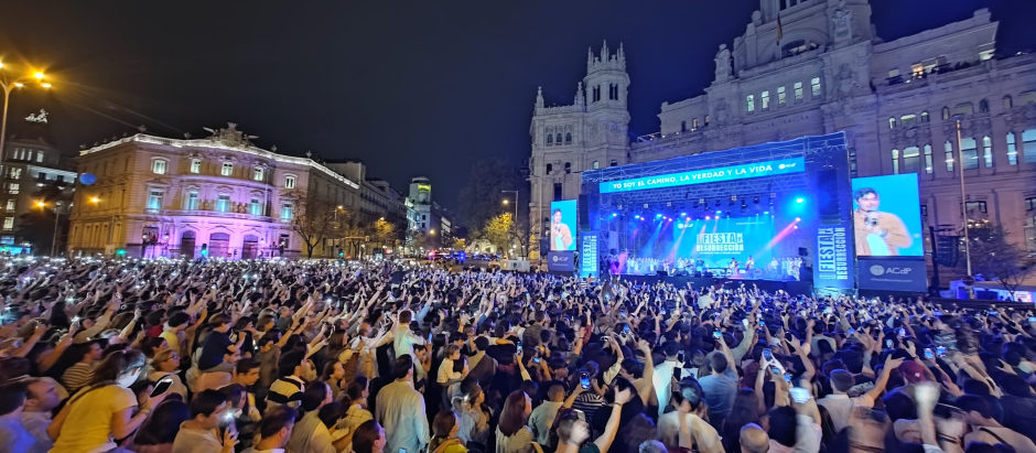 Cibeles se vuelve a quedar pequeña para celebrar una masiva Fiesta de la Resurrección