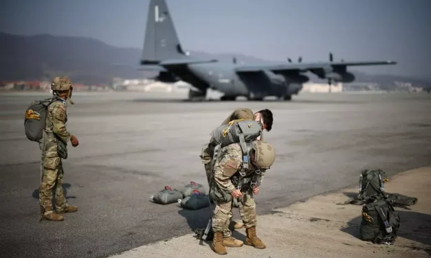 Estados Unidos envía más aviones de combate y barcos a Oriente Medio ante un posible ataque de Irán