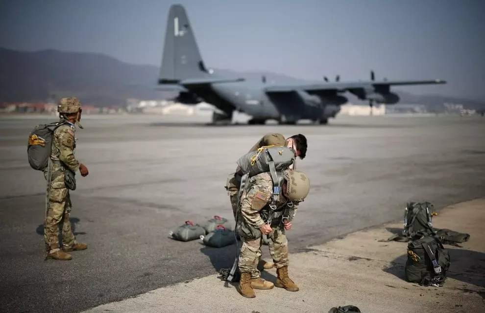 Estados Unidos envía más aviones de combate y barcos a Oriente Medio ante un posible ataque de Irán