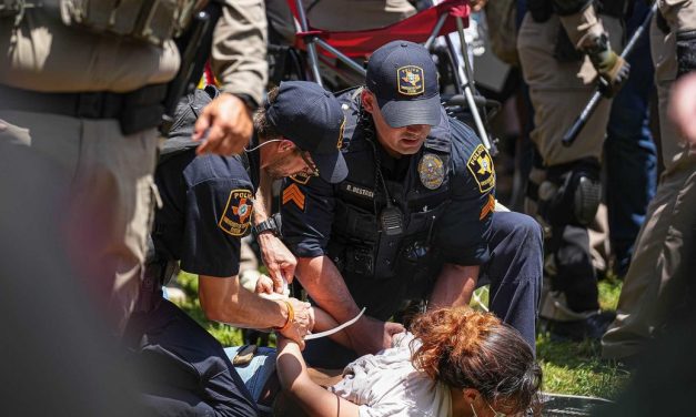 EE.UU: Autoridades remueven campamentos en universidades y arrestan a manifestantes opuestos a la guerra entre Israel y Hamás.