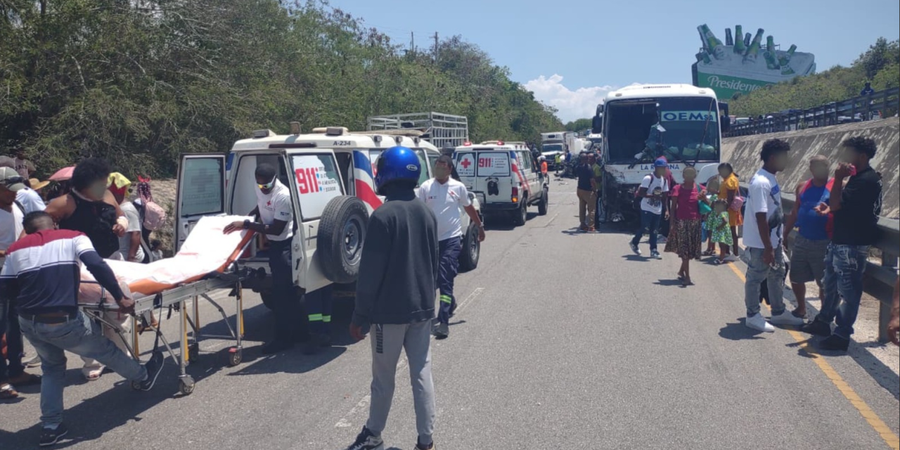 Accidente de tránsito en la Autovía del Este, en La Romana, hay siete vehículos involucrados