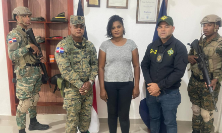 Ejército de Rep. Dominicana informa que detuvo «a peligrosa fugitiva haitiana en la frontera»