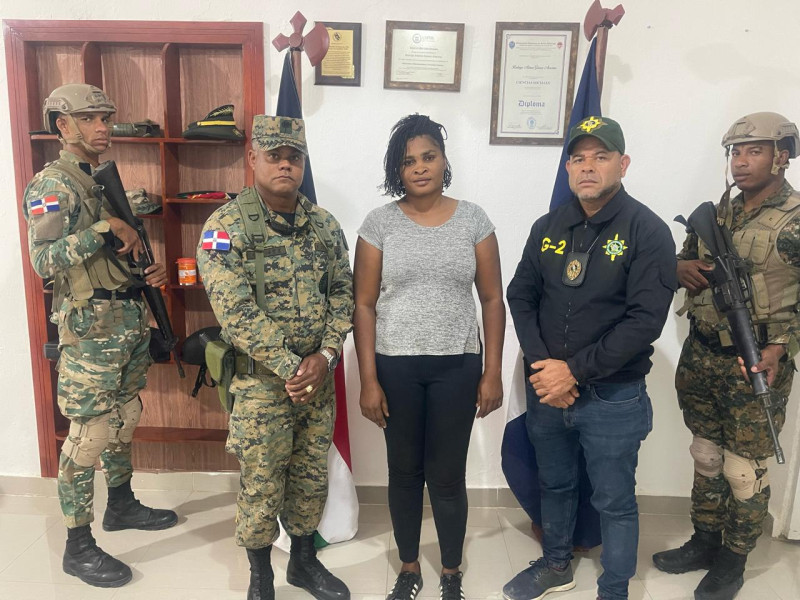 Ejército de Rep. Dominicana informa que detuvo «a peligrosa fugitiva haitiana en la frontera»