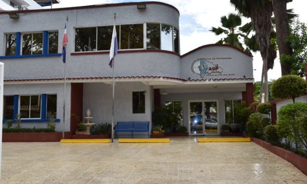 Profesores paralizarán las clases este miércoles 1ero de mayo.