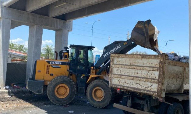 Presidencia ordena intervencion ante cúmulo de basura en La Caleta.