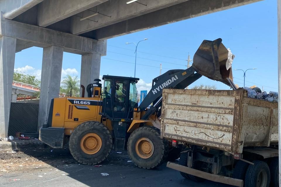 Presidencia ordena intervencion ante cúmulo de basura en La Caleta.