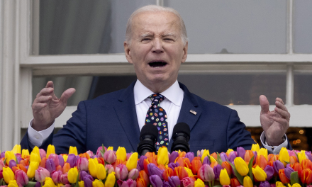 Biden niega que proclamara el Día de la Visibilidad Trans en la Pascua