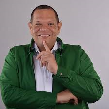 Alcalde de Santo Domingo Norte, Carlos Guzmán, renuncia del partido Fuerza del Pueblo
