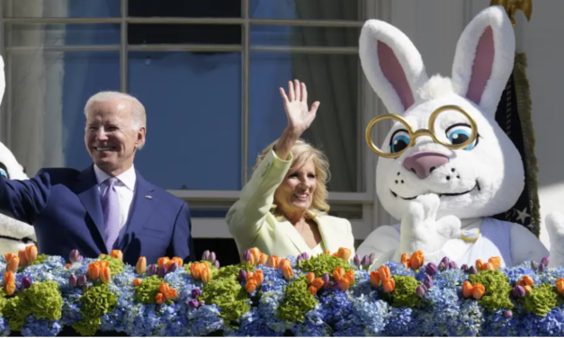 El presidente de los EE.UU, Joe Biden y la primera dama abrieron las puertas de la Casa Blanca para celebrar la carrera de huevos de Pascua, una tradición que se remonta a 1878.