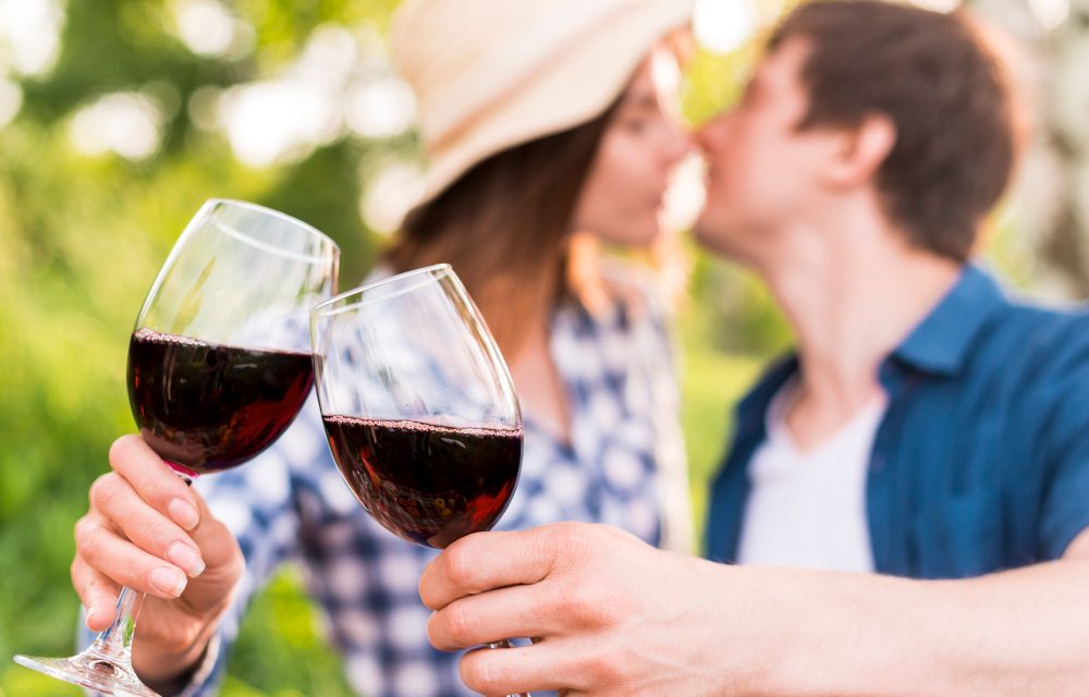 Alcohol y longevidad: ¿Brindar con tu pareja alarga la vida?