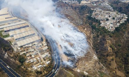 Guatemala decreta estado de calamidad por incendios que afectan a la capital