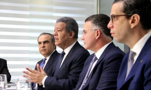 Leonel Fernández presenta al Conep su programa de gobierno.