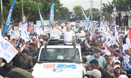 Luis Abinader recorrió la provincia Santo Domingo en apoyo a sus candidatos.