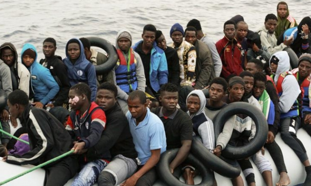 La Unión Europea aprueba un pacto que permite a los países pagar por rechazar inmigrantes