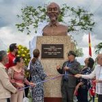 Ayuntamiento de Santo Domingo Este, devela busto en homenaje a líder vietnamita Ho Chi Minh
