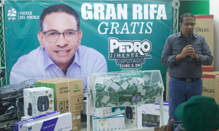 Pedro Jiménez entrega premios del concurso ‘Premiamos tu fidelidad’