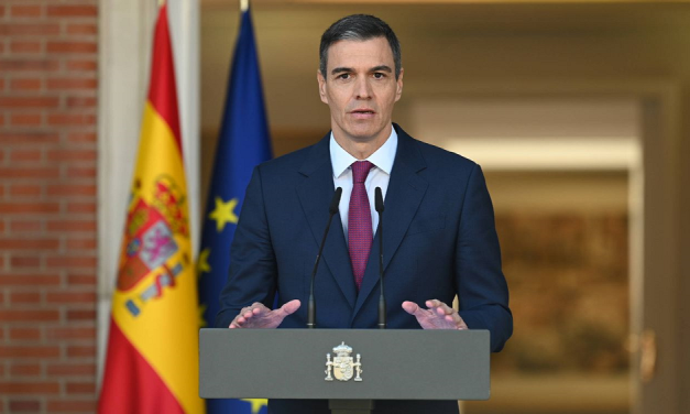 España: Pedro Sánchez anuncia que seguirá como presidente del gobierno.