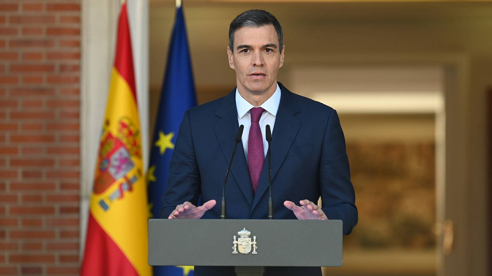 España: Pedro Sánchez anuncia que seguirá como presidente del gobierno.