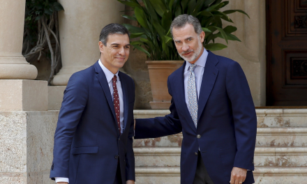 En caso de una renuncia del Presidente del gobierno español, Pedro Sánchez, el Rey convocaría una ronda de consultas para proponer otro candidato.