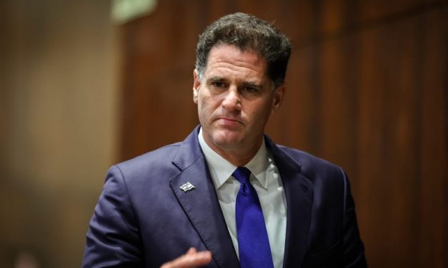 Ex embajador israelí en EE.UU.: «Quiero ofrecer mis condolencias al pueblo iraní que ha sido brutalizado por este régimen durante los últimos 50 años.