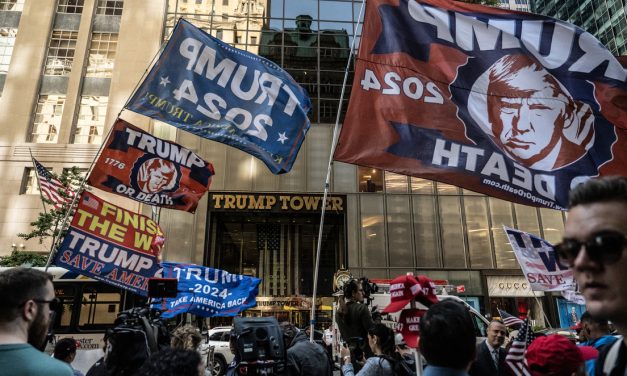 Trump denuncia un «juicio amañado» y promete luchar por EE.UU y su constitución.