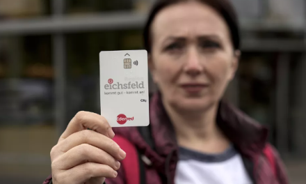 Alemania entrega tarjetas de pago para las prestaciones o subsidios de los refugiados