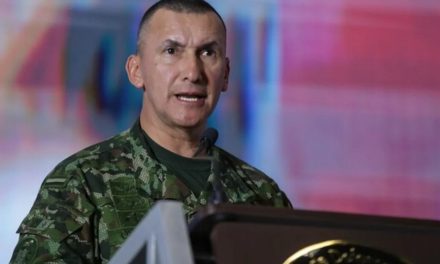 Colombia: Gustavo Petro divulgó cifras erróneas de material de guerra faltante en La Guajira y Tolemaida. «Comandante del Ejército lo indujo al error».