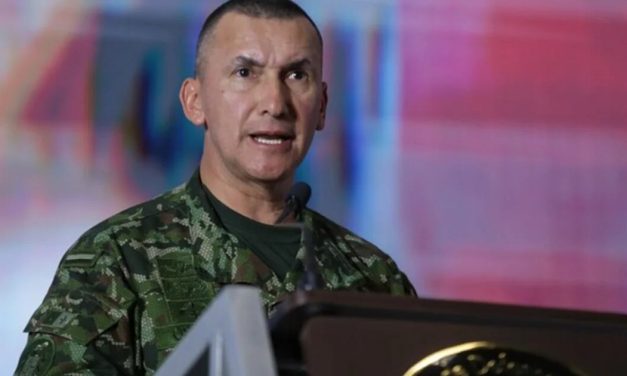 Colombia: Gustavo Petro divulgó cifras erróneas de material de guerra faltante en La Guajira y Tolemaida. «Comandante del Ejército lo indujo al error».
