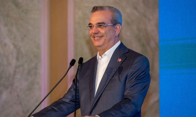Abinader dice que buscará reformar la Constitución para blindarla
