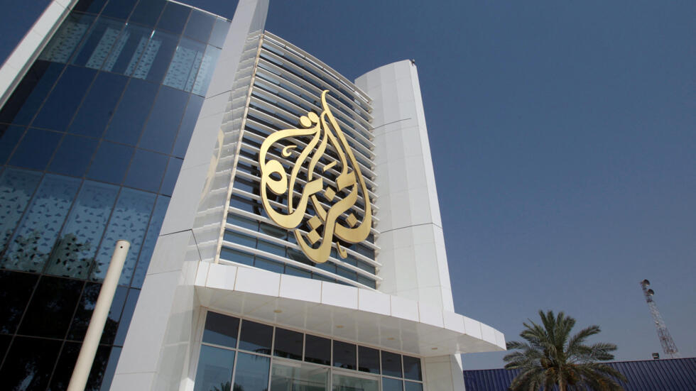 Israel ordena a Al Jazeera cerrar su operación local y se incauta de algunos de sus equipos