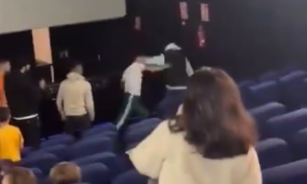 España: Una pelea en el interior de una sala de cine de la ciudad española de León, tema de conversación de los últimos días en España