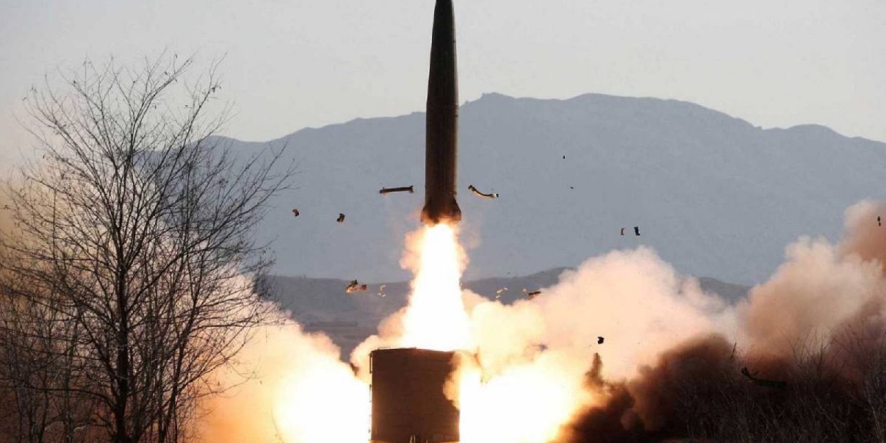Corea del Norte lanza una decena de misiles balísticos hacia el mar de Japón
