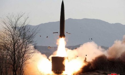 Corea del Norte lanza una decena de misiles balísticos hacia el mar de Japón