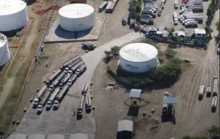 Haití: la Policia Nacional de Haití reabre acceso a la terminal petrolera, más de un centenar de camiones cargados