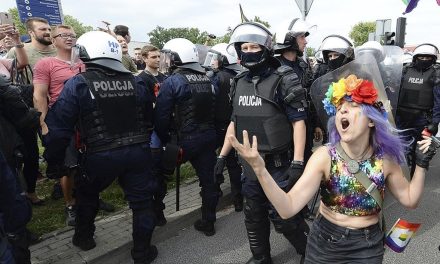 Ucrania.: Reclutadores militares llegan a un evento LGBT en Kiev e intentan llevarse a hombres