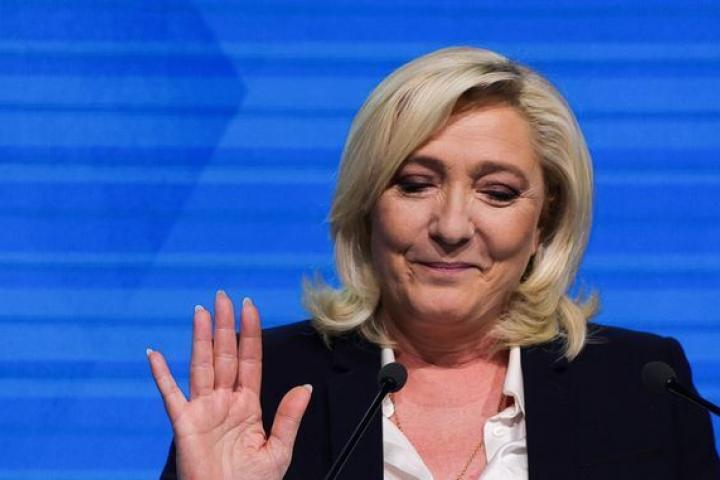 Ucrania «evidentemente no puede ganar» el conflicto con Rusia, dice Marine Le Pen.