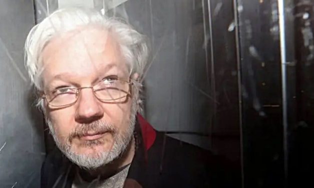 Julian Assange sale de prisión tras llegar a un acuerdo con el gobierno de EE.UU. que le permitirá evitar ser extraditado a ese país