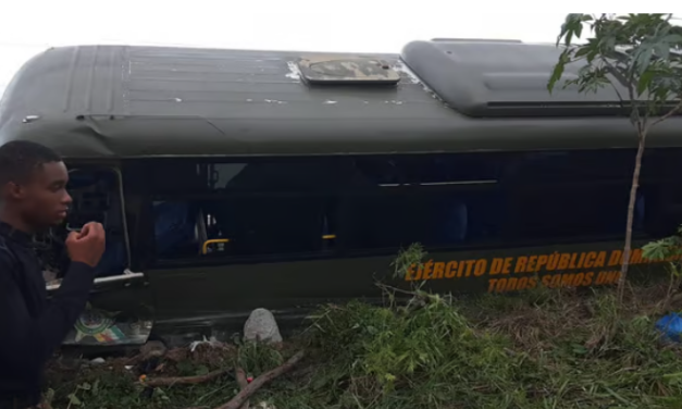 Más de ocho miembros del Ejército heridos en accidente de tránsito en la carretera Azua-San Juan