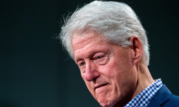 Bill Clinton deja atrás el debate y cita los logros de Biden