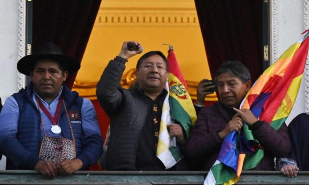 Rebelión en Bolivia huele a autogolpe de Estado .