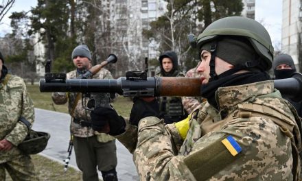 Ucrania utiliza armas estadounidenses para atacar dentro de Rusia, dice senador y funcionario occidental