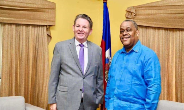 Primer ministro de Haití, Garry Conille se reúne con embajador de EE.UU en Haití.