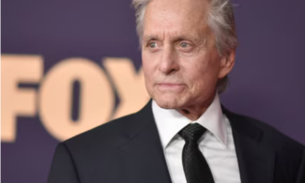 Michael Douglas realiza una visita de solidaridad al sur de Israel