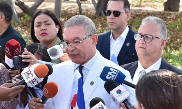 Wilson Gómez Ramírez, presidente del Instituto Duartiano dijo que los haitianos “Están incentivados» y que se sienten atraídos por lo que se les está ofreciendo en el país.