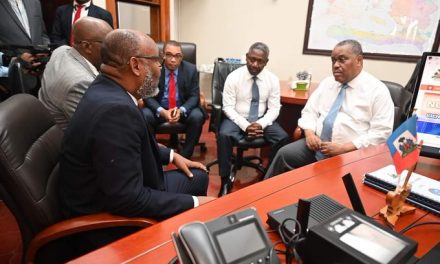 Haití: El Primer Ministro Garry Conille visita la Oficina Nacional de Identificación