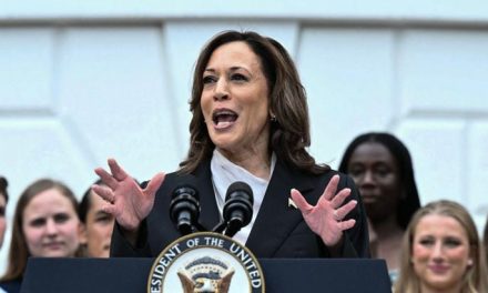 Un anuncio de Trump califica a la vicepresidenta Harris de «extremista pro criminal»